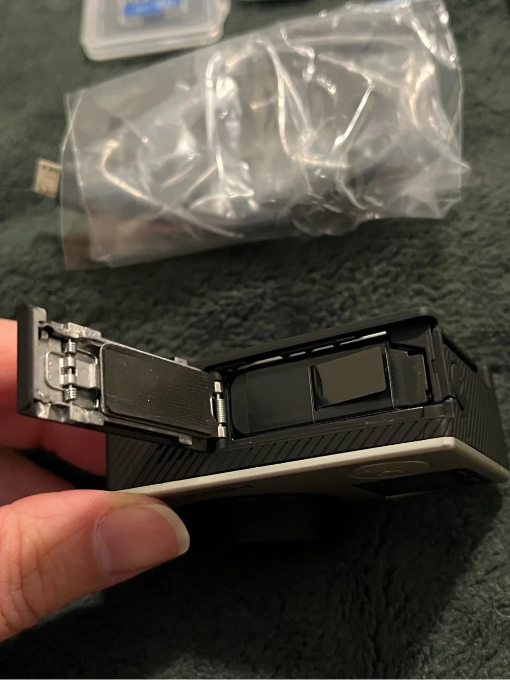 NEW. GoPro Hero4 Silver BUNDLE